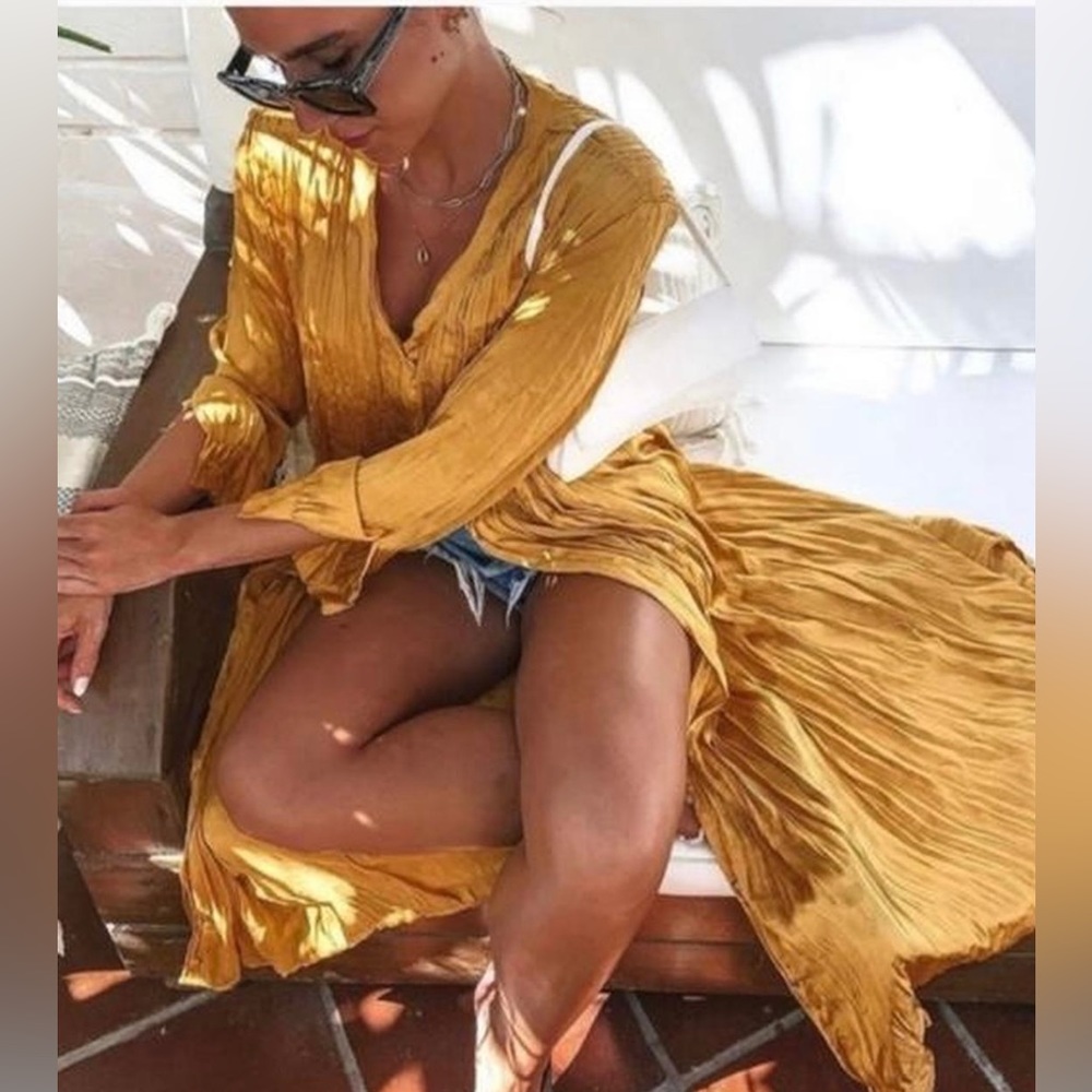 Bloggers favorite Zara crinkle dress